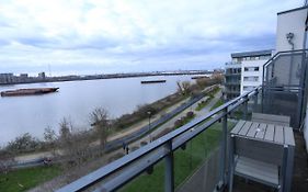 Lovely 2 Bed 2 Toilet Hill House River View Apartment